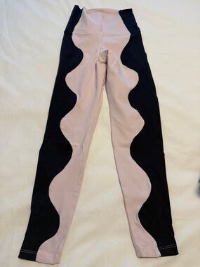 High-Rise Colorblock Wave Leggings - Pink and Black